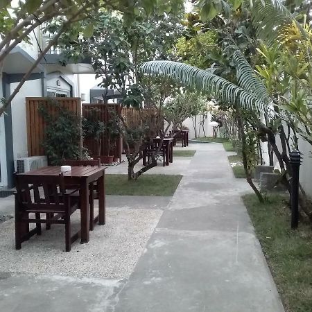 Sanalae Apartments Honiara Exterior photo