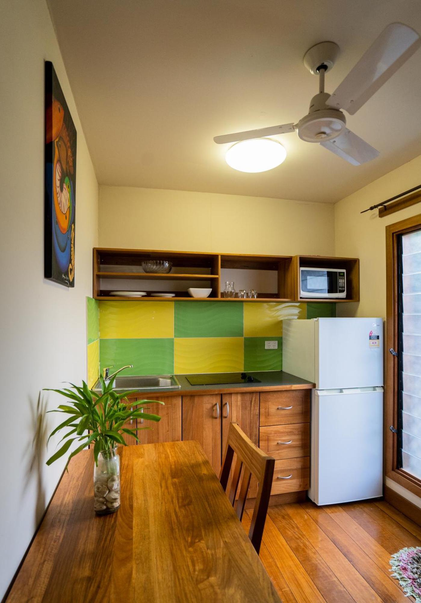 Sanalae Apartments Honiara Exterior photo