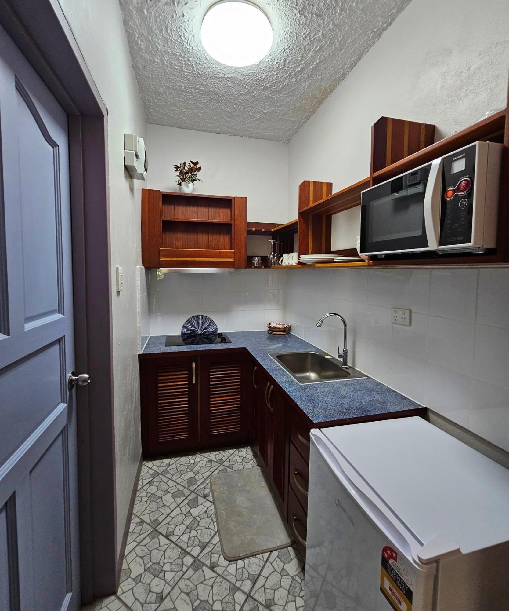 Sanalae Apartments Honiara Exterior photo